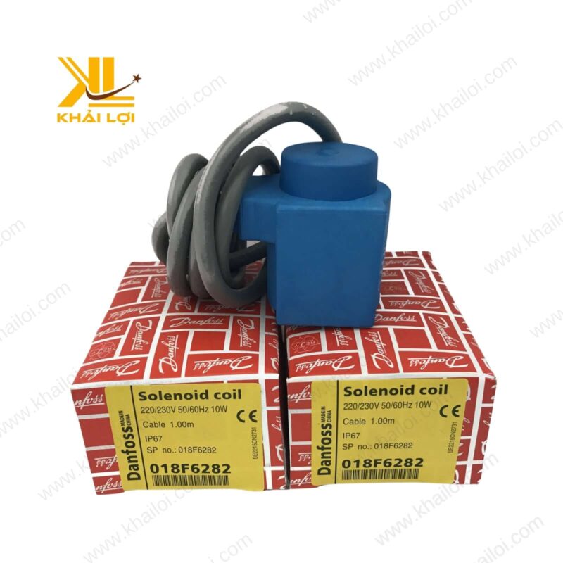 Cận cảnh coil van điện từ Danfoss với lớp vỏ nhựa epoxy bảo vệ.