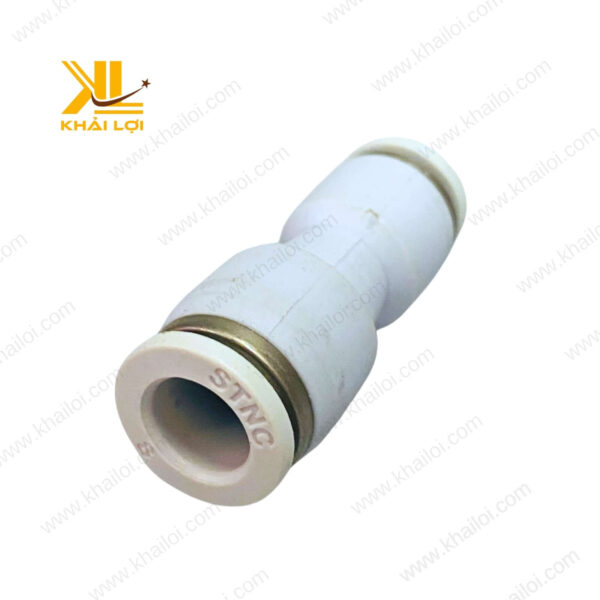 Hình ảnh cận cảnh đầu nối giảm khí nén STNC YPG với thiết kế chắc chắn.