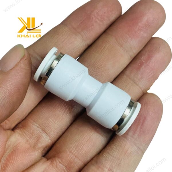 Nối hai đầu ống khí nén STNC với chất liệu nhựa cao cấp và đồng thau.