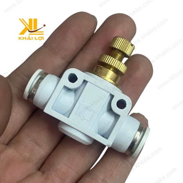 Ốc chỉnh lưu của van tiết lưu STNC YSA giúp kiểm soát chính xác lưu lượng khí nén.