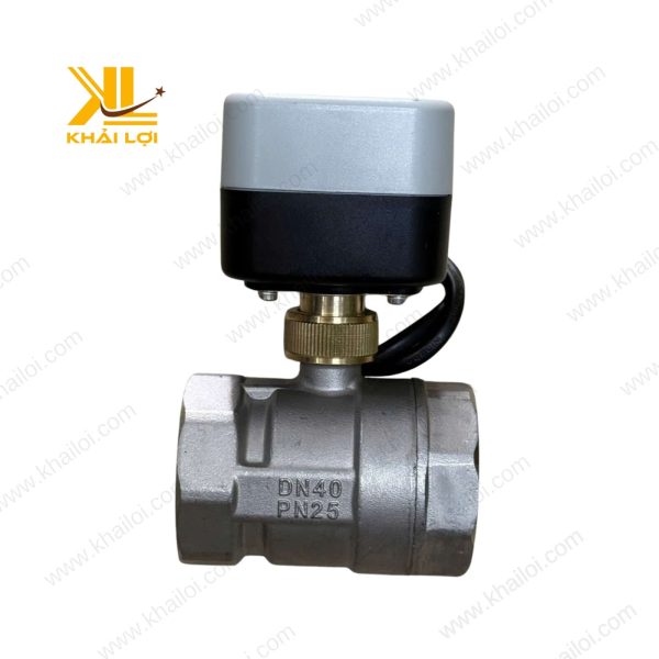 Bộ điều khiển điện của van bi INOX BVE với motor xoay 90 độ, giúp vận hành linh hoạt.