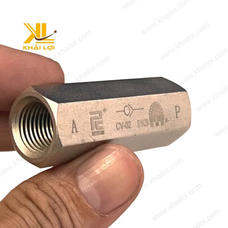Hình ảnh thực tế van 1 chiều khí nén SUNRISE với mối nối ren chắc chắn.