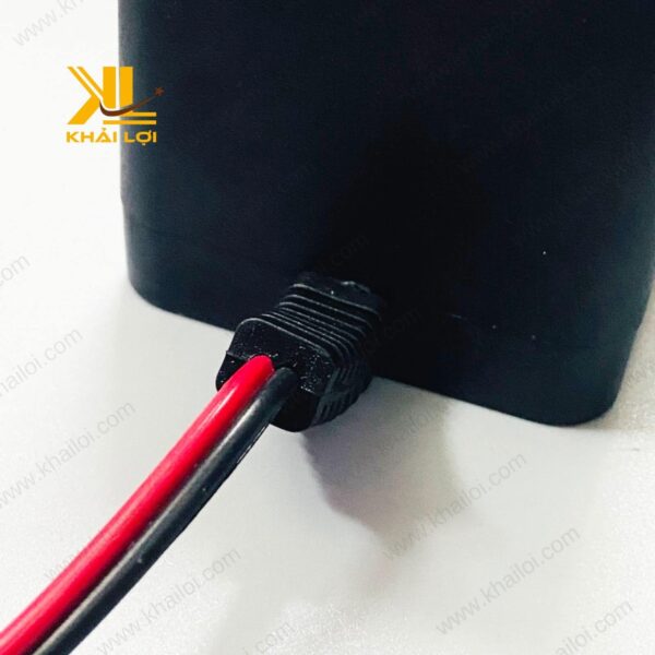 Bộ nguồn Adaptor 24V dành cho máy phun sương, hoạt động ổn định.