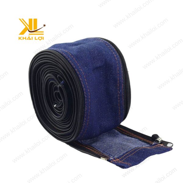 Cận cảnh lớp vải jean dày chống rách của áo bọc dây đuốc hàn Khải Lợi.
