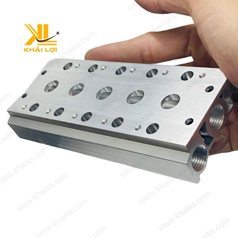 Toàn bộ bộ phận đế gắn dãy van khí nén khi chưa lắp van
