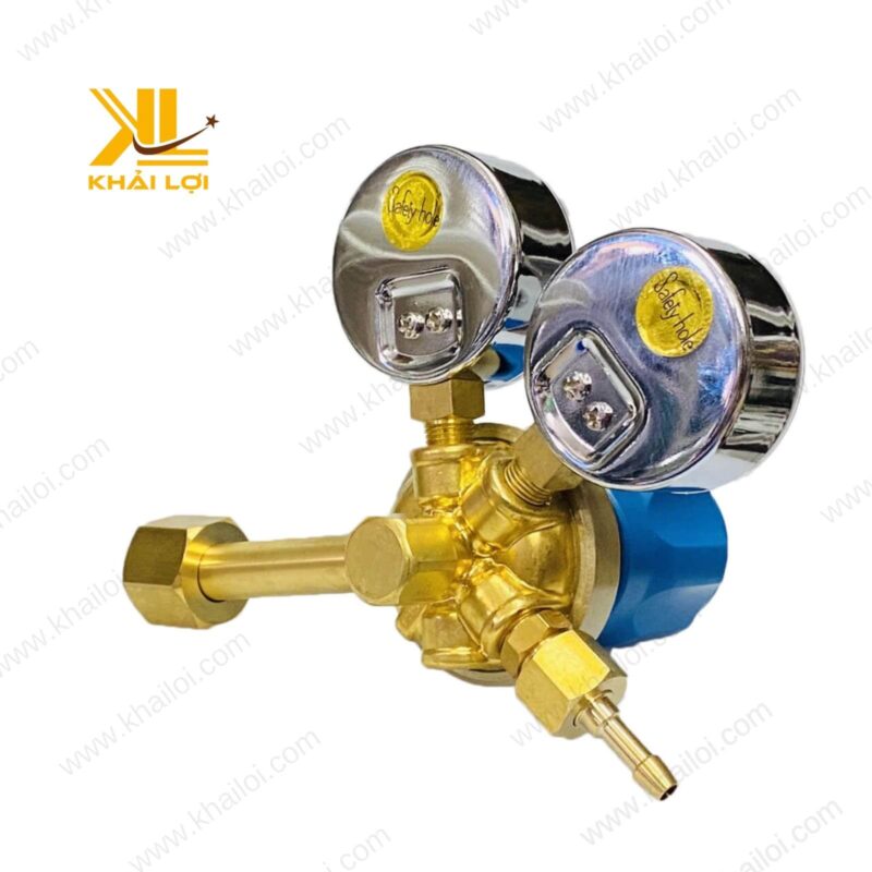 Cận cảnh đồng hồ oxy Tanaka Thau ZR-85 với mặt số hiển thị áp suất đầu vào và đầu ra.