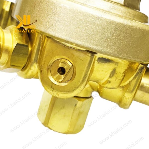 Đồng hồ Oxy Tanaka Venus Oxy (CGA-540L) với hai mặt đồng hồ đo áp suất đầu vào và đầu ra.