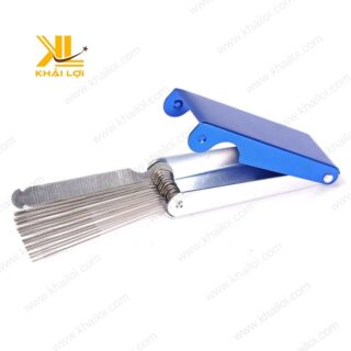 Hộp đựng kim soi béc bằng kim loại chắc chắn, bảo vệ kim khỏi cong gãy.
