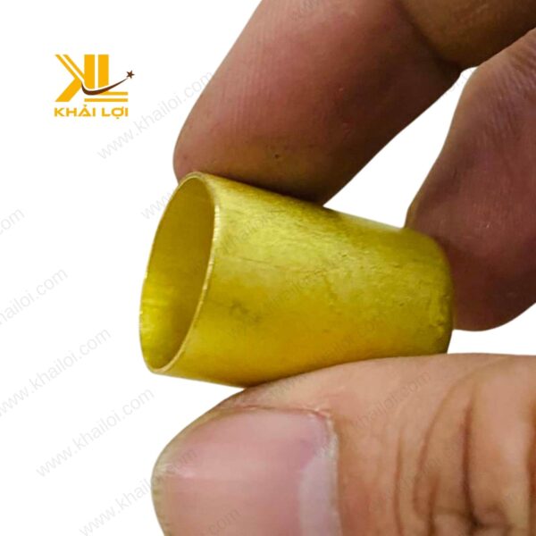Ly thau bấm chất liệu đồng thau sáng bóng của Vật tư công nghiệp Khải Lợi.