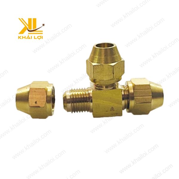 Cận cảnh đầu nối ren ngoài của tê ba đầu tại Khải Lợi.
