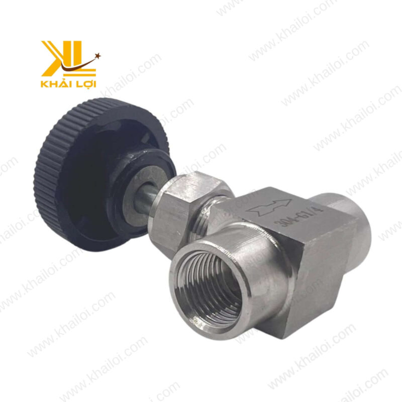 Ảnh chụp góc nghiêng van kim inox 304 chất lượng cao.