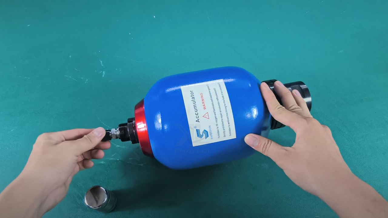 Để đảm bảo Bình Tích Áp NXQ hoạt động bền bỉ, ổn định và an toàn, việc bảo trì định kỳ và sử dụng đúng cách là vô cùng quan trọng.