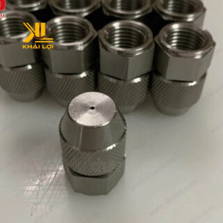 Béc inox phun hình nón có thể điều chỉnh góc phun từ 15 đến 65 độ.