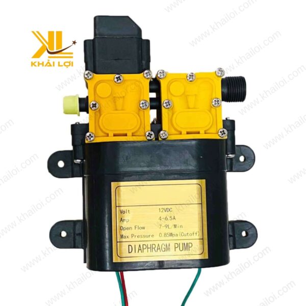 Tem thông số kỹ thuật máy bơm 12V in nổi bật và rõ ràng.