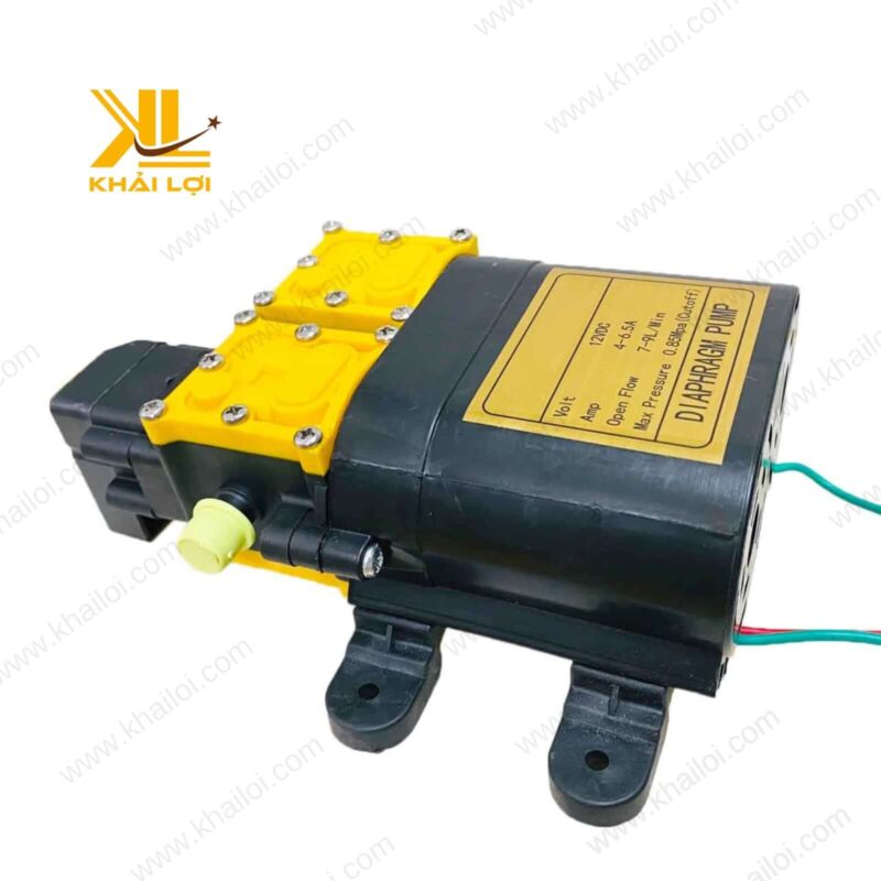 Máy bơm đôi với hai đầu bơm vàng sáng do Khải Lợi cung cấp.