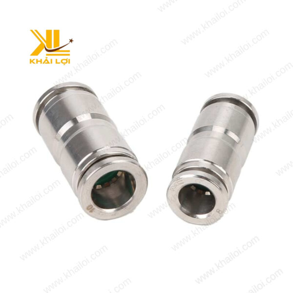 Lắp ráp nối inox IPU với đường ống Φ10mm trong nhà máy.