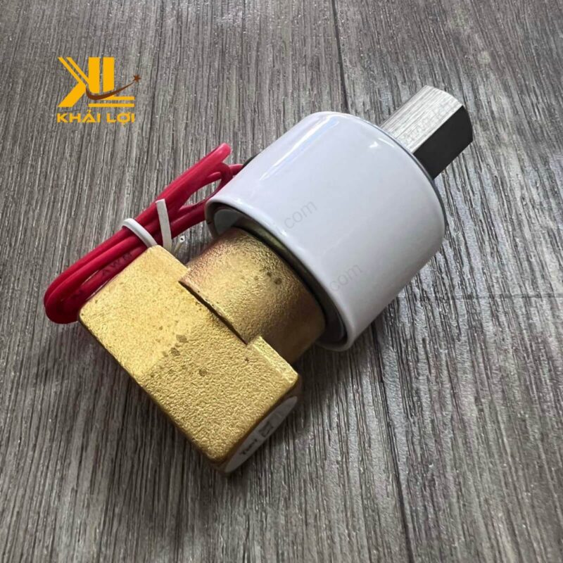 Van Điện Từ Ba Ngã STNC UZC với thân đồng thau, chống ăn mòn tốt.