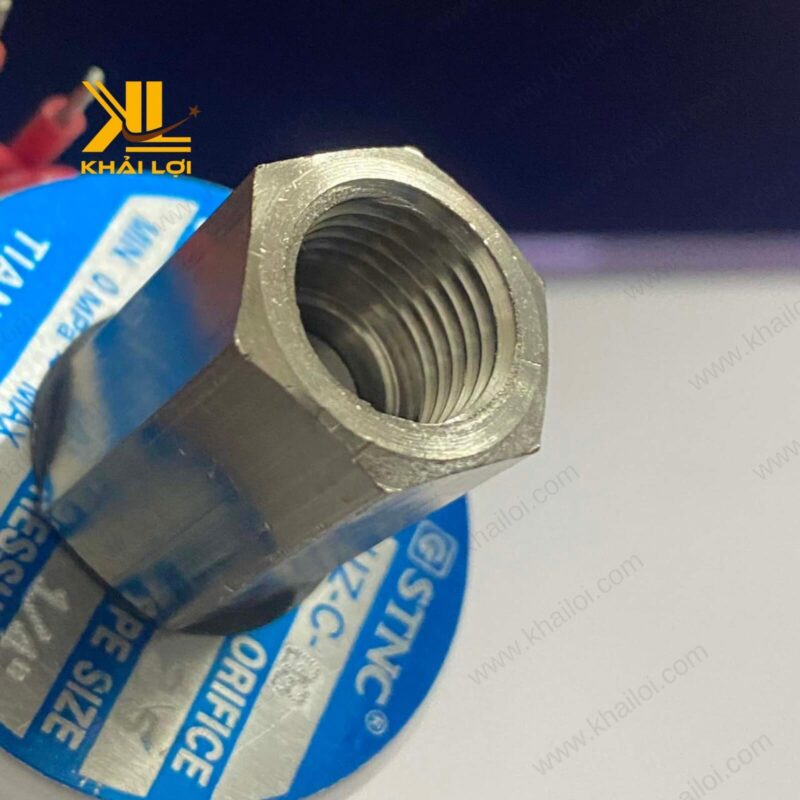 Cận cảnh Van Điện Từ Ba Ngã STNC UZC, cuộn coil cách điện, hoạt động ổn định.