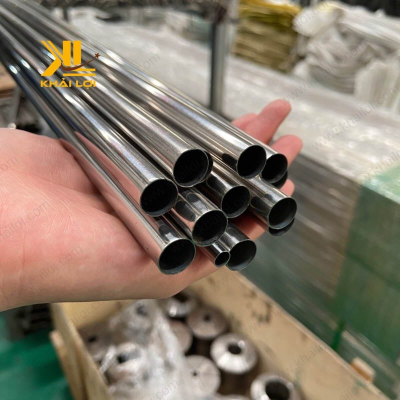 Ống INOX Sáng bề mặt sáng bóng.