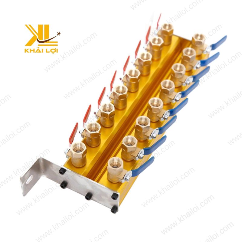 Bộ chia nước khuôn nước với van kiểm soát lưu lượng.