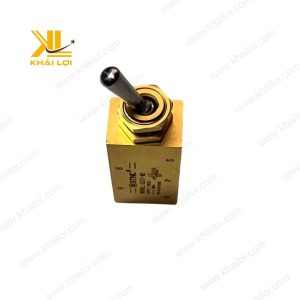 Cần gạt tay khí nén STNC trong hệ thống kẹp chặt.
