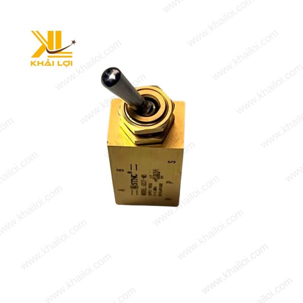 Cần gạt tay khí nén STNC trong hệ thống kẹp chặt.