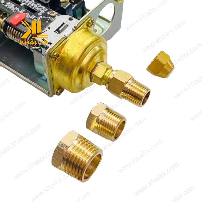 Hình ảnh công tắc áp suất Autosigama trong hệ thống cấp nước.