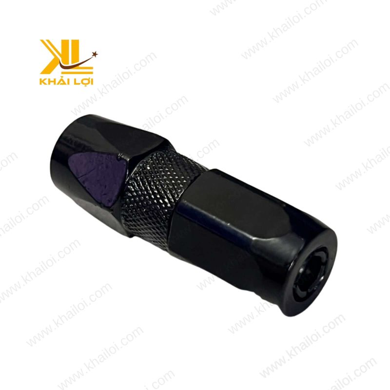 Đầu bơm mỡ thép đen chắc chắn.