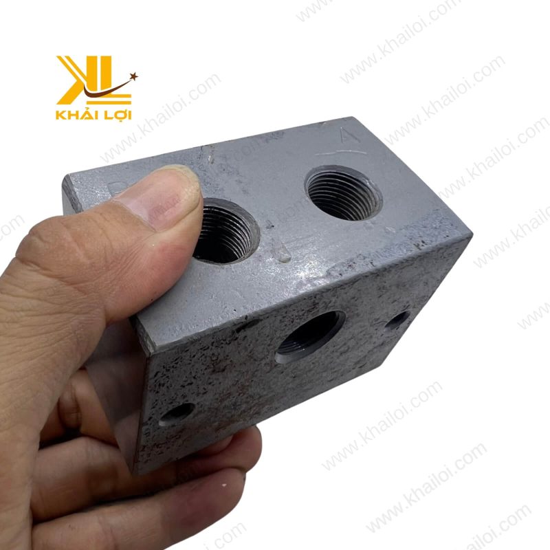 Đế Van Thuỷ Lực quy cách 2 xả đáy rõ nét.