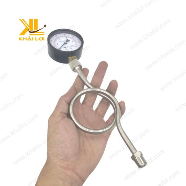 Hình ảnh xi phong INOX ren trong ngoài trong ngành công nghiệp.