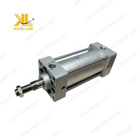 Xi lanh MCQA đang được lắp đặt trên một dây chuyền đóng gói tự động.