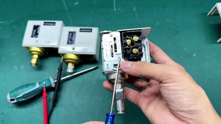 Cach dieu chinh cong tac ap suat How To Adjust a Pressure Switch 000007