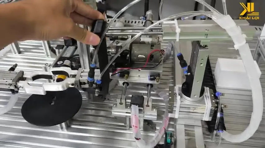 Canh Tay Robot Khi Nen Voi Xy Lanh Truot Kep Xoay Giai Phap Tu Dong Hoa Hien Dai Trong San Xuat 000004