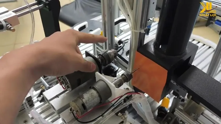 Canh Tay Robot Khi Nen Voi Xy Lanh Truot Kep Xoay Giai Phap Tu Dong Hoa Hien Dai Trong San Xuat 000009