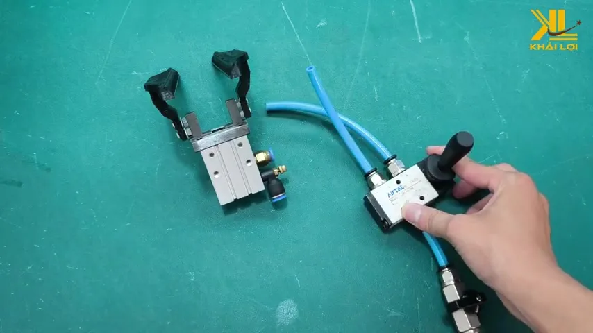 Tay kep robot su dung Xi lanh MHZ Hieu qua va do chinh xac cao 000008