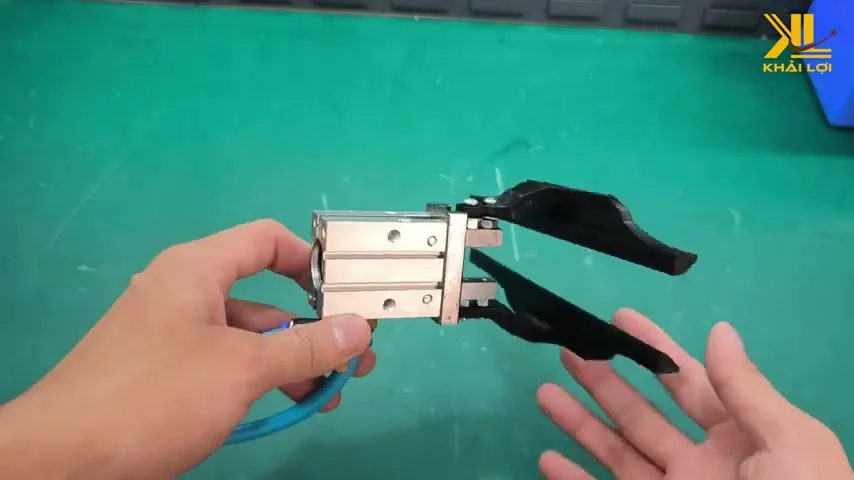 Tay kep robot su dung Xi lanh MHZ Hieu qua va do chinh xac cao 000011