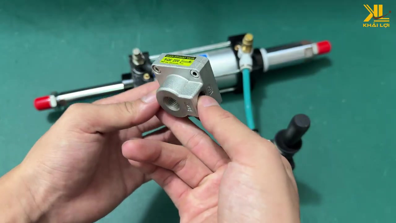 "Hướng dẫn cách tăng tốc Xi Lanh cực dễ với Van xả nhanh SQE 200": Giải Pháp Tối Ưu Tốc Độ Xi Lanh Khí Nén"Hướng dẫn cách tăng tốc Xi Lanh cực dễ với Van xả nhanh SQE 200": Giải Pháp Tối Ưu Tốc Độ Xi Lanh Khí Nén