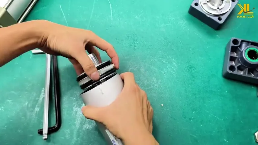 Đánh Giá Chi Tiết Video So Sánh Cấu Tạo Xi Lanh SC Airtac và SC STNC - Hướng Dẫn Tháo Lắp