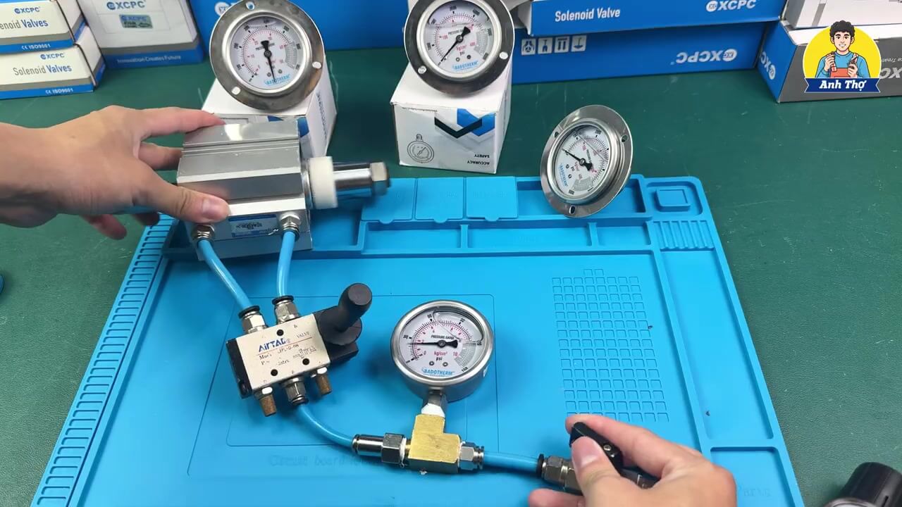 Đồng Hồ Đo Áp Suất Inox 304 Có Dầu: Giải Pháp "Bất Tử" Cho Môi Trường Khắc Nghiệt